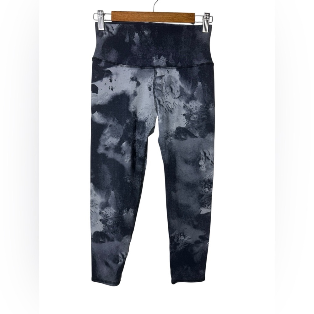 ALO Yoga High-Rise Tie-Dye Leggings in Charcoal Gray
